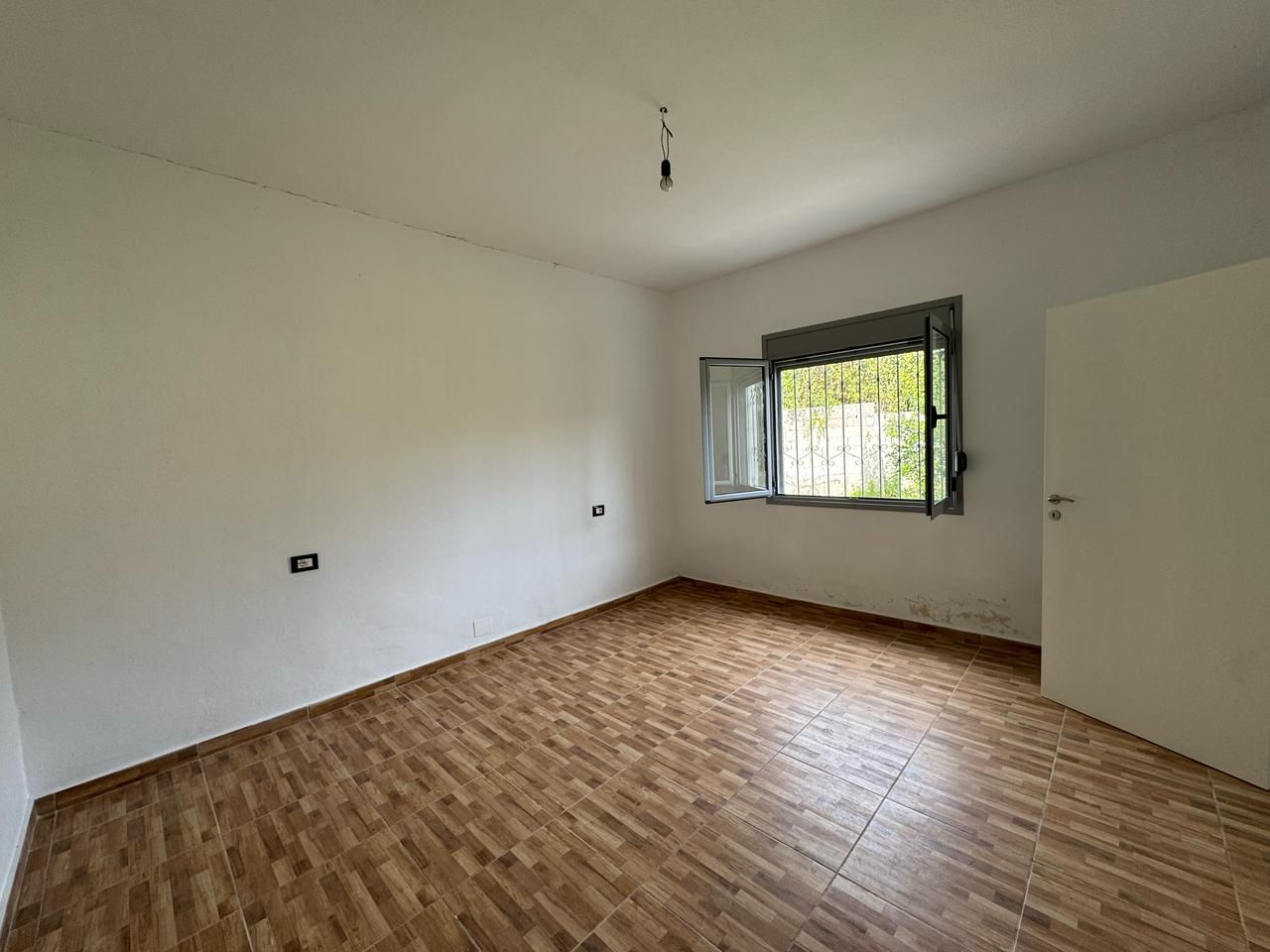 Privat hus med én etasje til salgs i Vlora Albania